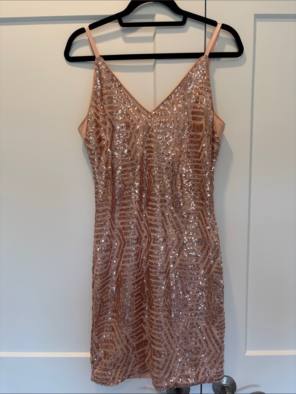 NWOT VENUS Rose Gold Sequin V-Neck Mini Dress size medium